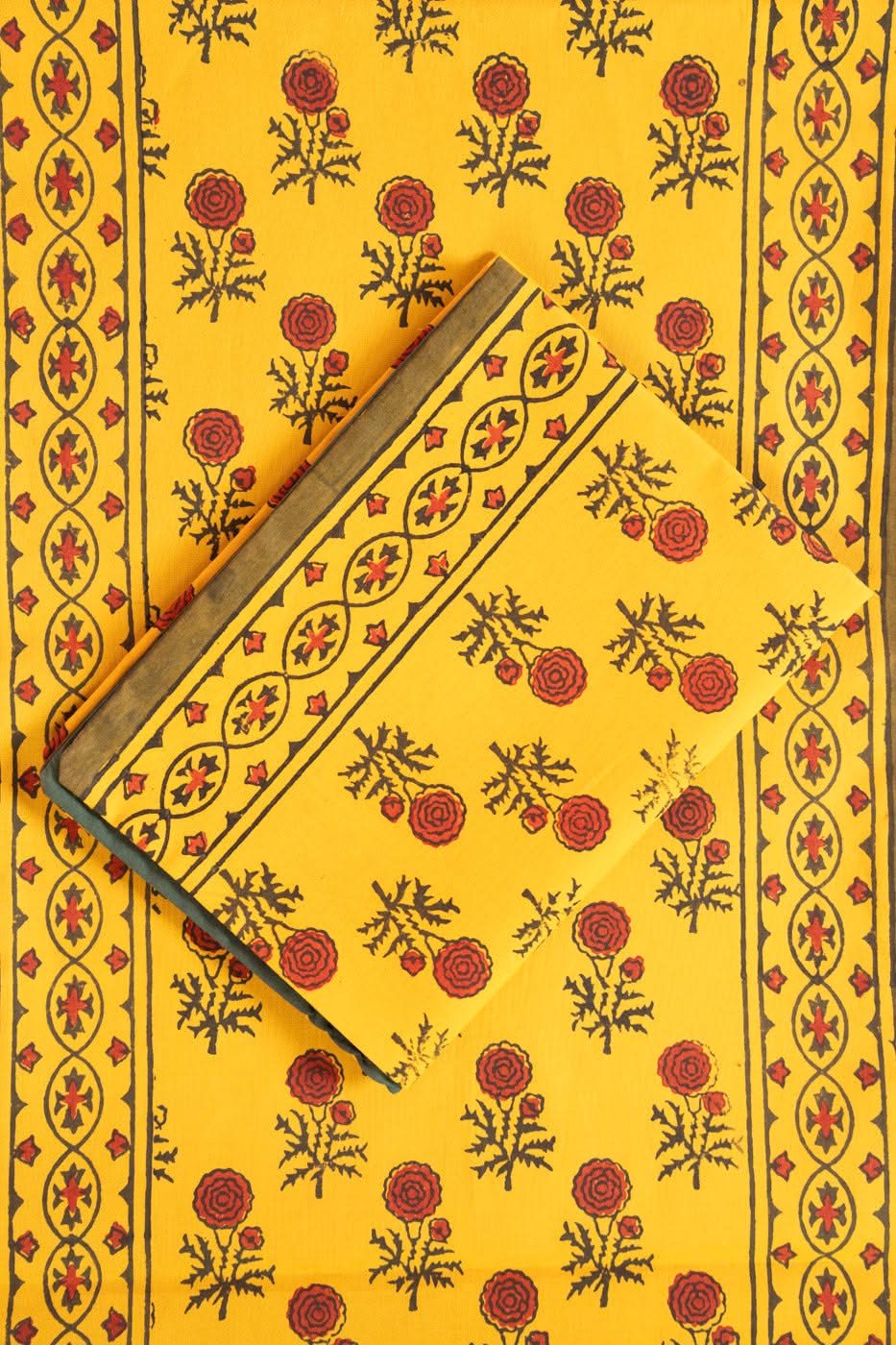 HOME | TABLE RUNNER